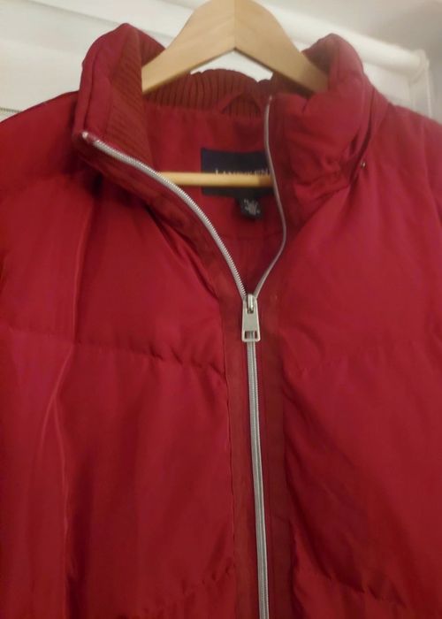 Ciepły, puchowy, bordowy plaszcz