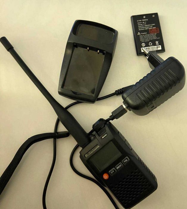 Субкомпактна радіостанція Baofeng UV-3R + 2 аккума + ЗУ