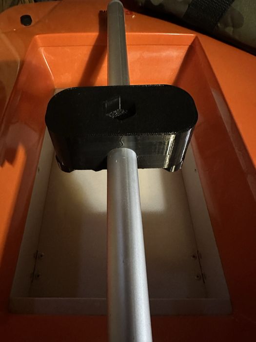 Rozrzutnik do łódki zanętowej