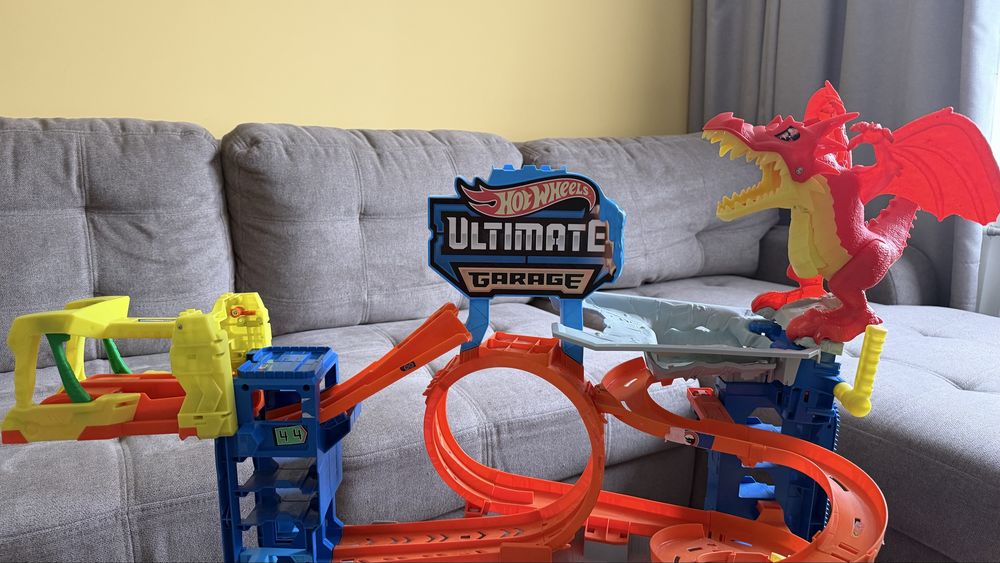 Трек Хот Вілс Легендарний гараж Hot Wheels City Ultimate Garage HKX48