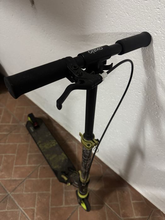 Trotinete OXELO com travão e suspensão