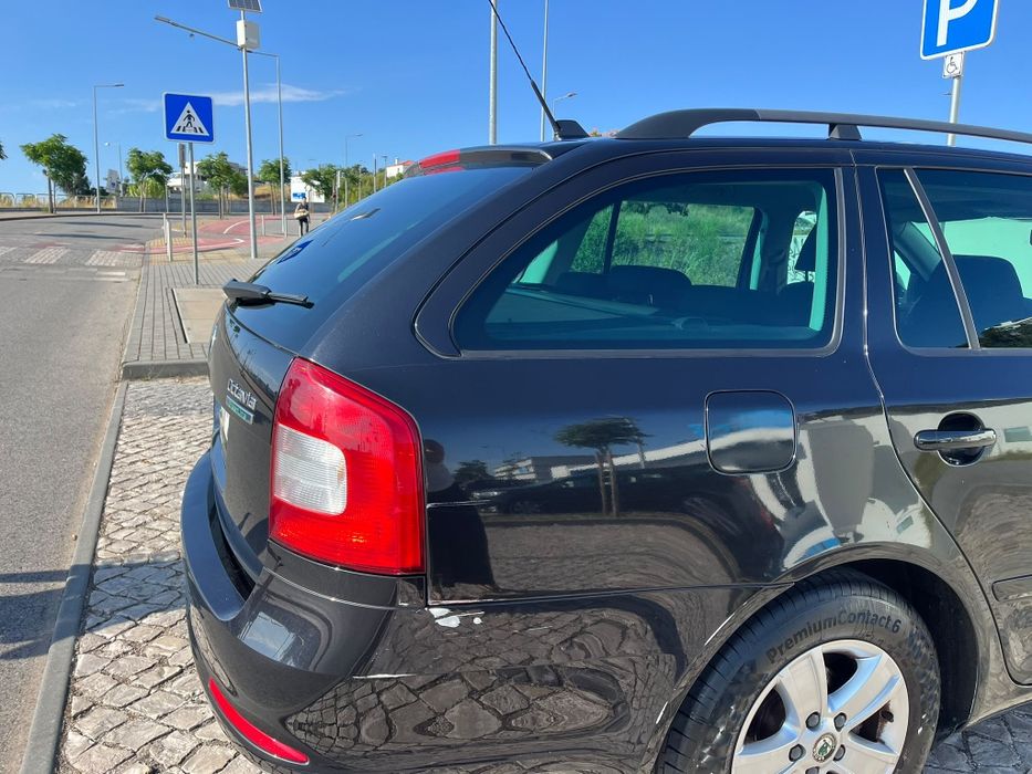 Carrinha Scooda preta