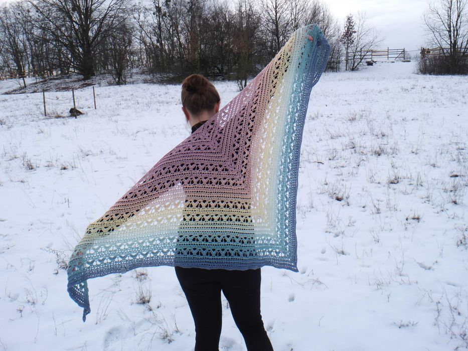 Pastelowa chusta na szydełku, ażurowa, handmade