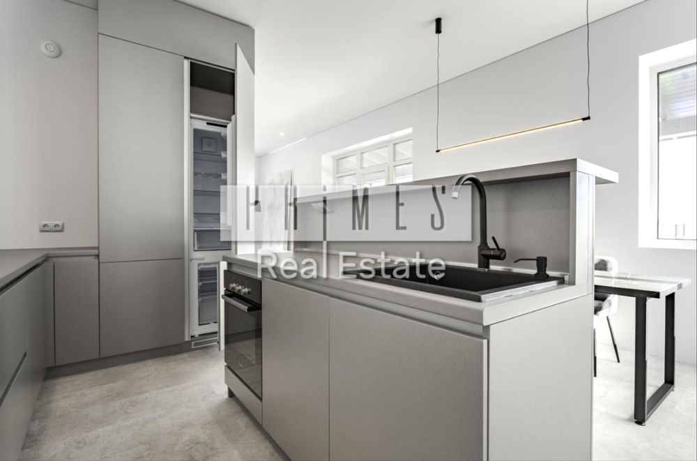 Будинок з топовою ділянкою в Лісниках повністю готовий до заселення.