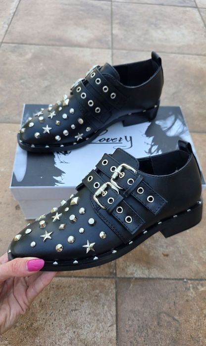 Czarne buty z cwiekami eleganckie polbuty damskie emo alternative got