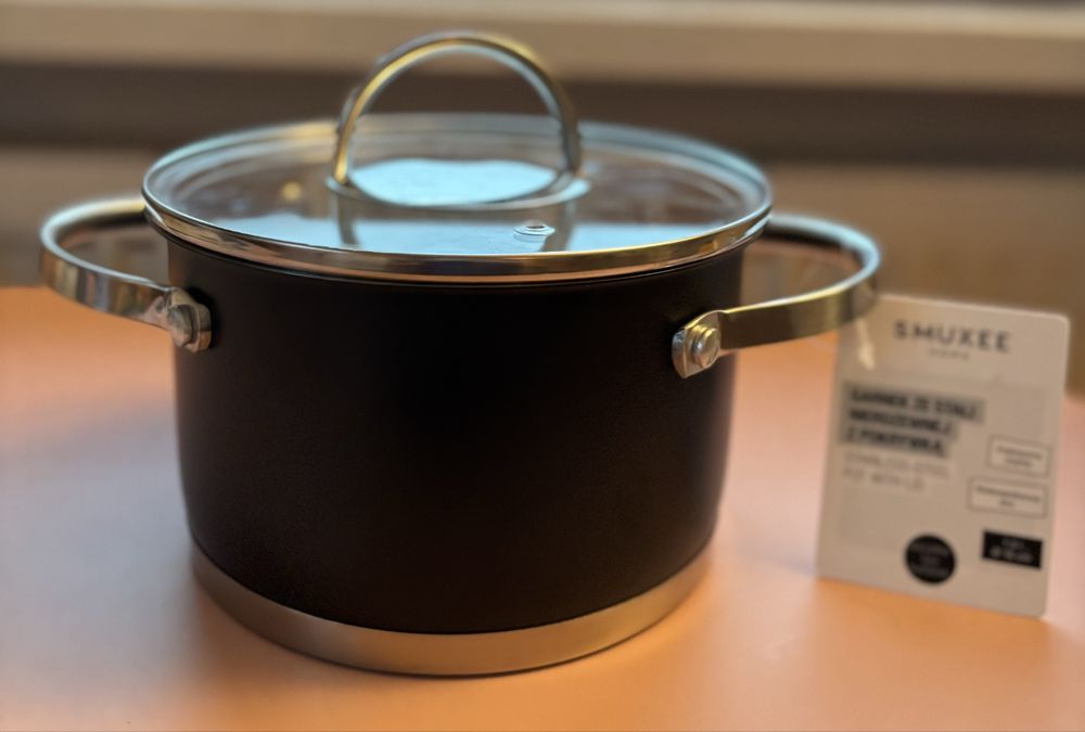 Nowy garnek z pokrywką SMUKEE 2L 18cm czarny matowy