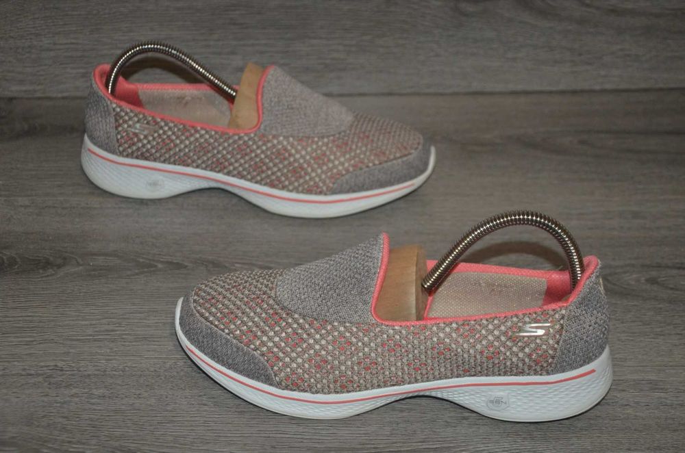 Продам кросівки Фірма Skechers.
