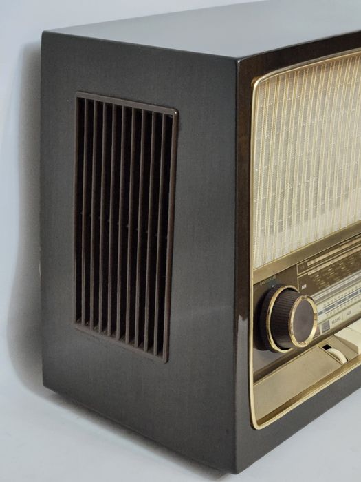Rádio antigo reparado Grundig