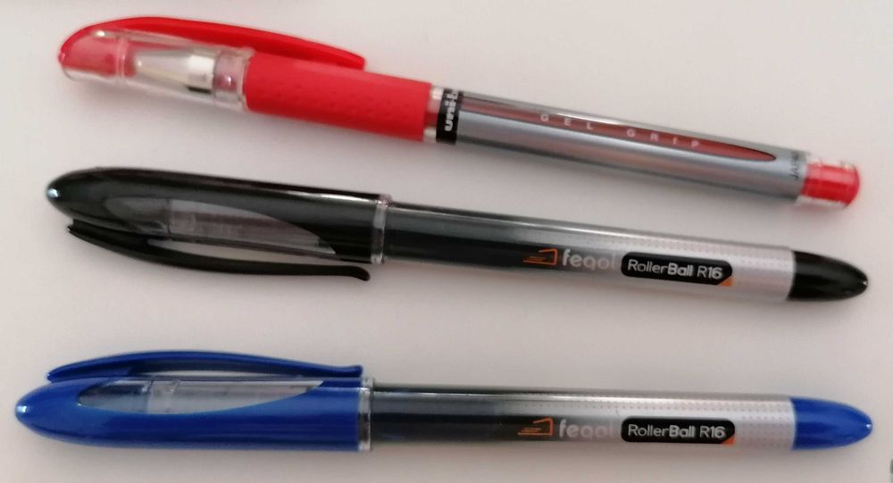 Canetas+bloco B5+agrafes+separadores + outros, lote todo por 5€