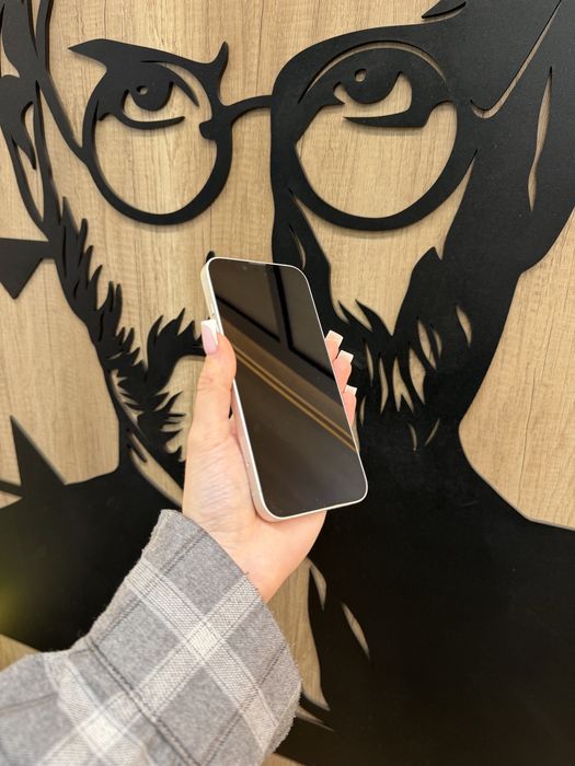 Б/У IPHONE 16e 256 White 100% акб Neverlock