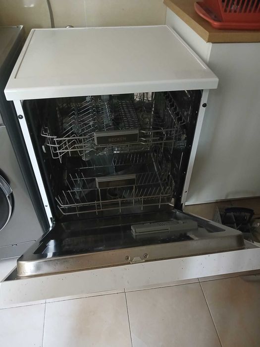 Máquina de lavar loiça Becken praticamente nova