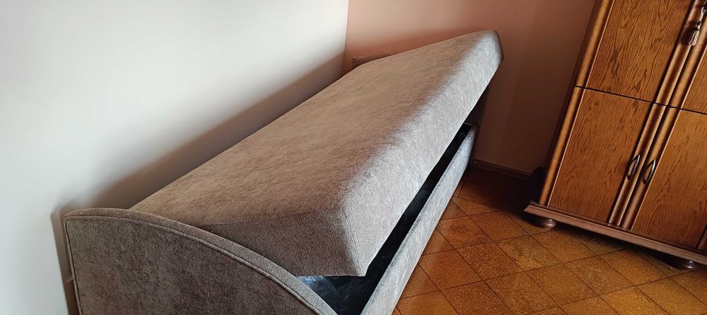 Nowa leżanka w kolorze beżowym 2m x 80cm