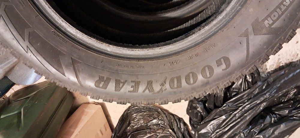 Шини зимові б/у бренд Good year