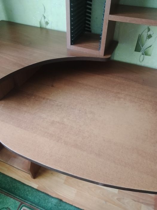 Стіл комп'ютерний