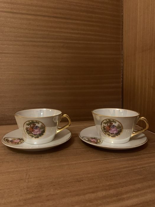 Par de chávenas almoçadeiras em faiança da C.F. Viana