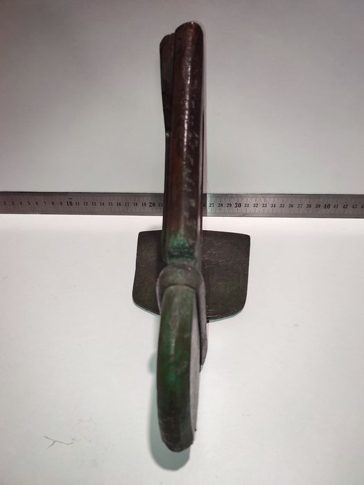 Peça decoração ferramenta antiga enxó.