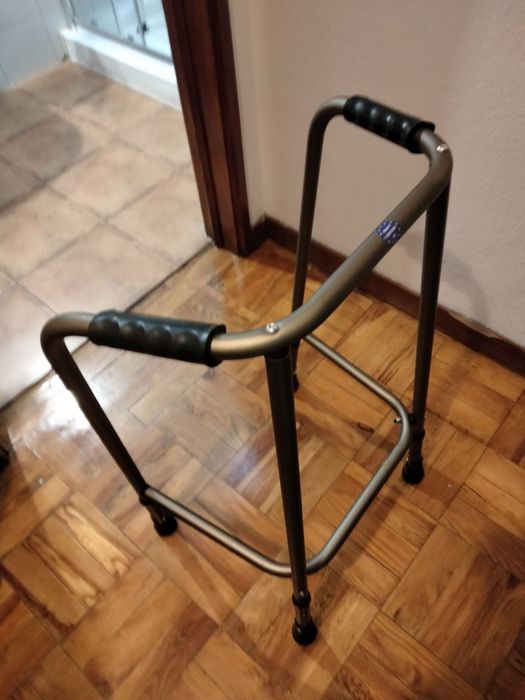 Andarilho para adulto