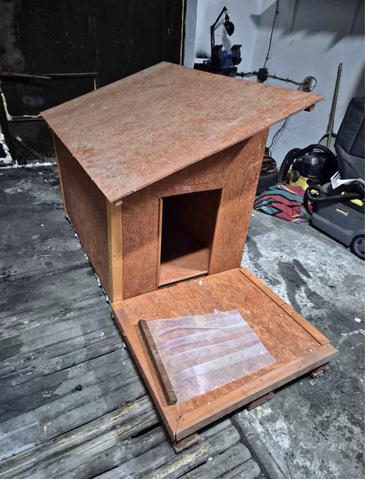 Buda ocieplona dla psa