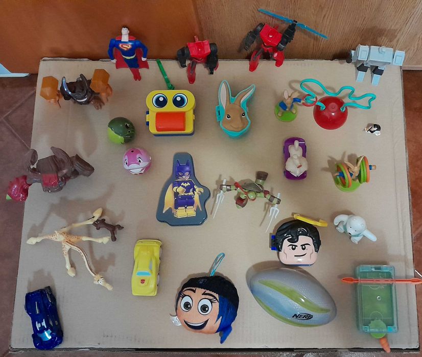Toys: Figures, Masks, and Games — €1 Each64750782874498120