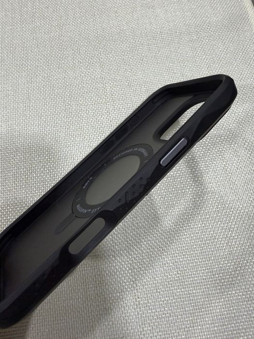 Capa Iphone 16 Pro Max Laut