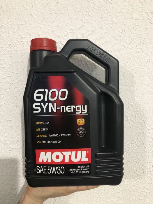 Motul 5W-30 6100 Syn-Nergy (4л)