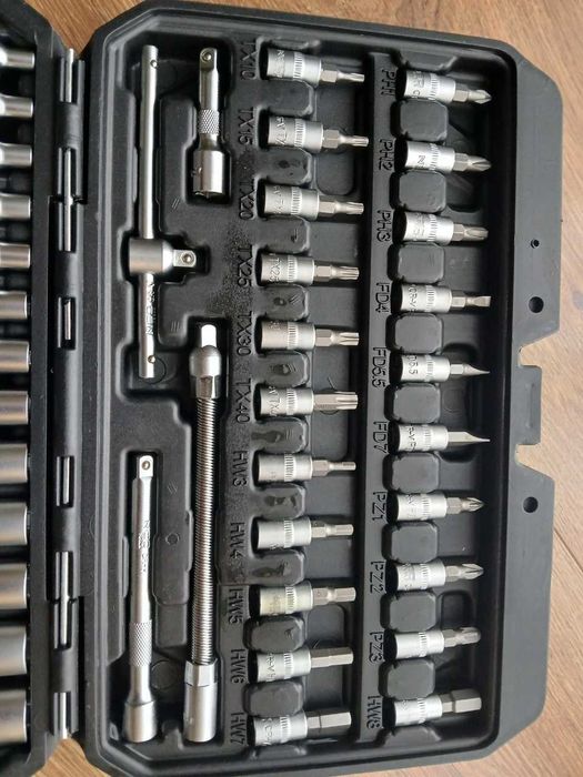 Klucze nasadowe 1/4" NEO TOOLS 55 elementów walizka
