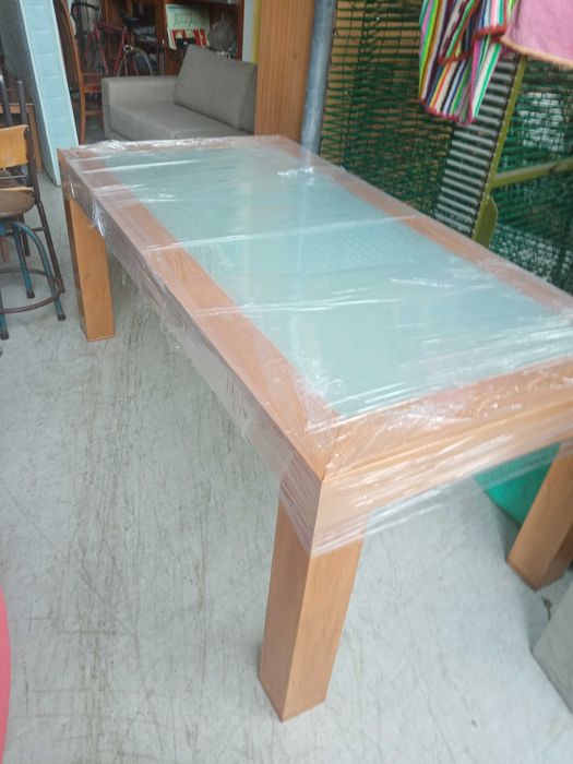 mesa de moderna madeira