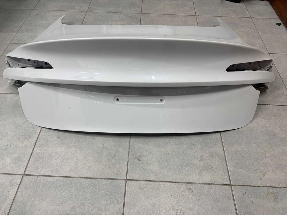 Кришка багажника Tesla M3 Highland 2024- ляда кляпа Тесла Модел 3 2024