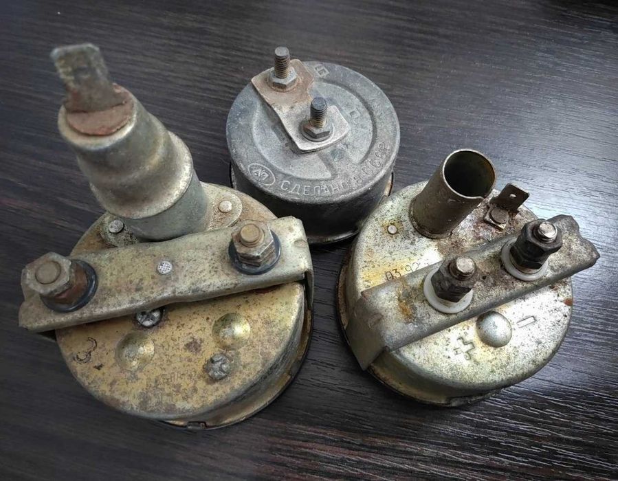 Приборы СССР: амперметр, указатели уровня топлива и др.