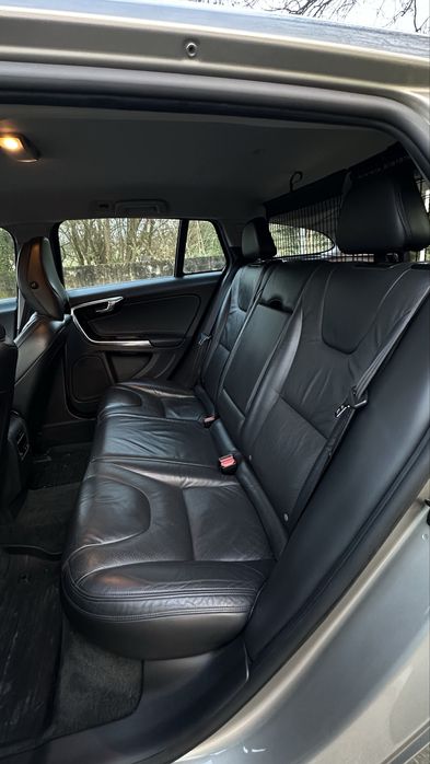 Volvo V60 D4 Summum 163cv – Motor 5 cilindros – Full Extras - Excelente estado -Nacional