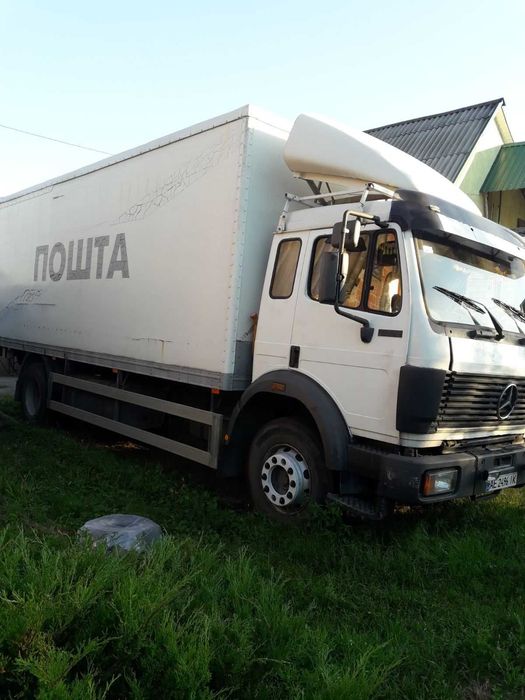 вантажні автомобілі