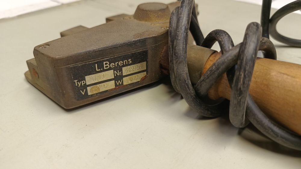 Wierszownik introligatorski z grzałka