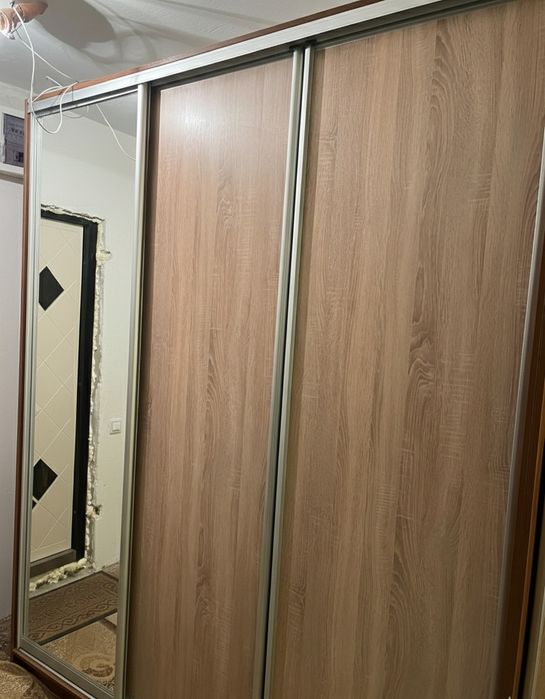 1-2 Шафа-купе з додатковими поличками з боку