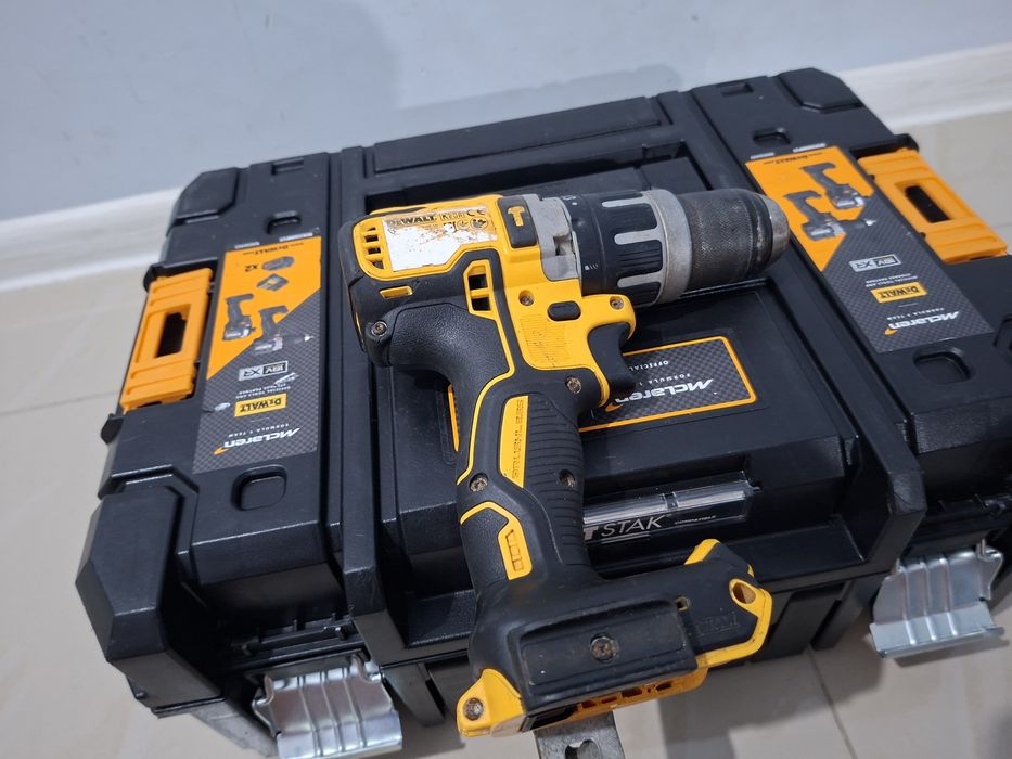 Дриль-шурупокрут  DeWALT DCD796