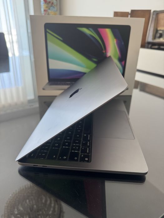 MacBook Pro 13” M2 – 8 GB RAM – 256 GB SSD + Caixa Original