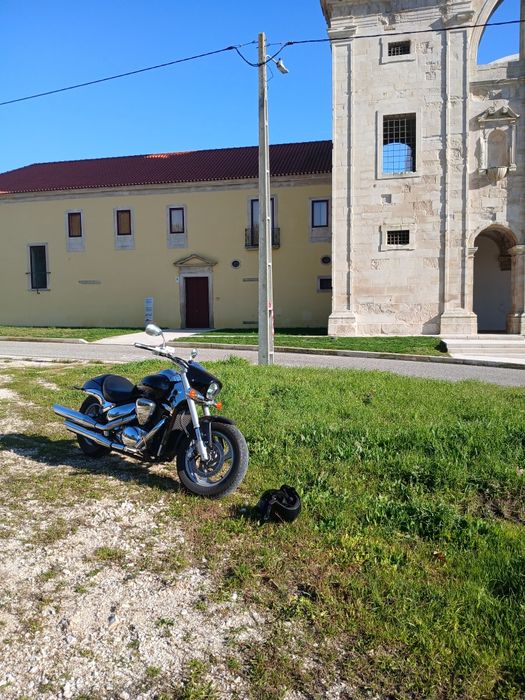 Vendo Suzuki Boulevard 800cc, ano 2010, com apenas 30.000 km.