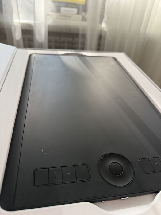 WACOM Pen Tablet Intuos Pro Medium плантеш
