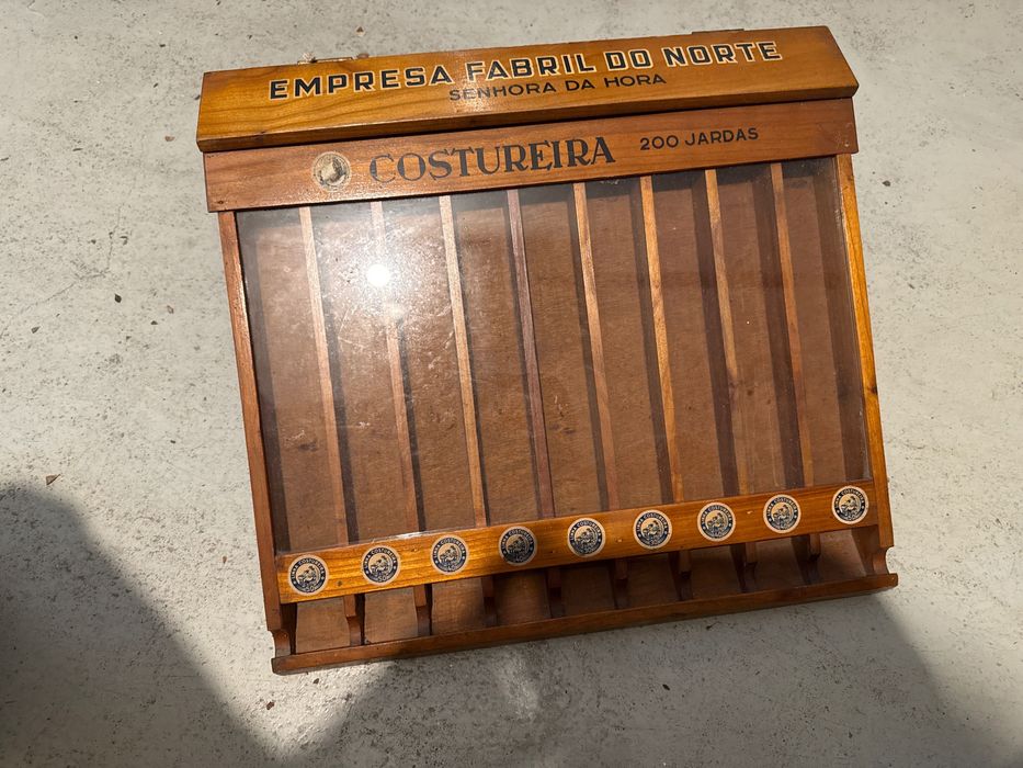 Móvel de linhas