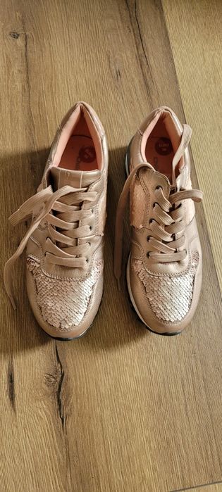 Sneakersy marki Chika 10