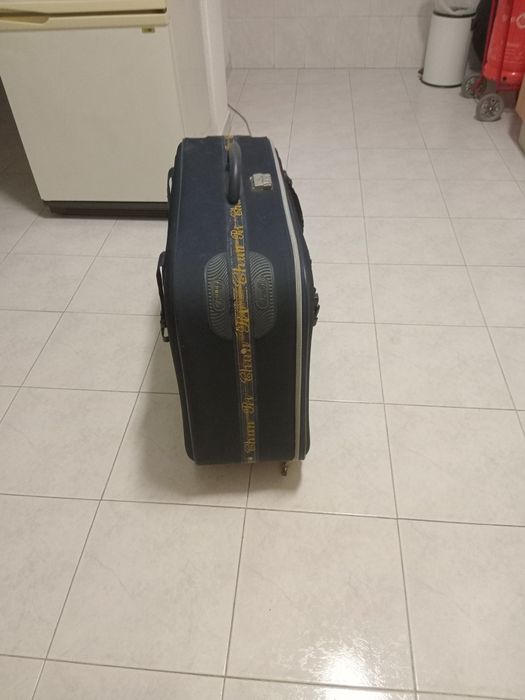 Vendo trailer  mala viagem  cor azul escuro em perfeito estado