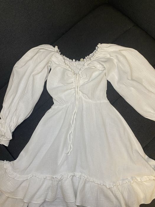 Біла сукня з завязками