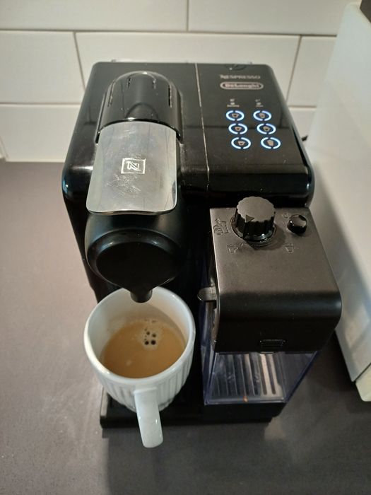 Продам кавоварку  Delonghi