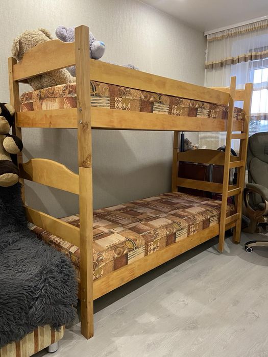 Двухярусне ліжко