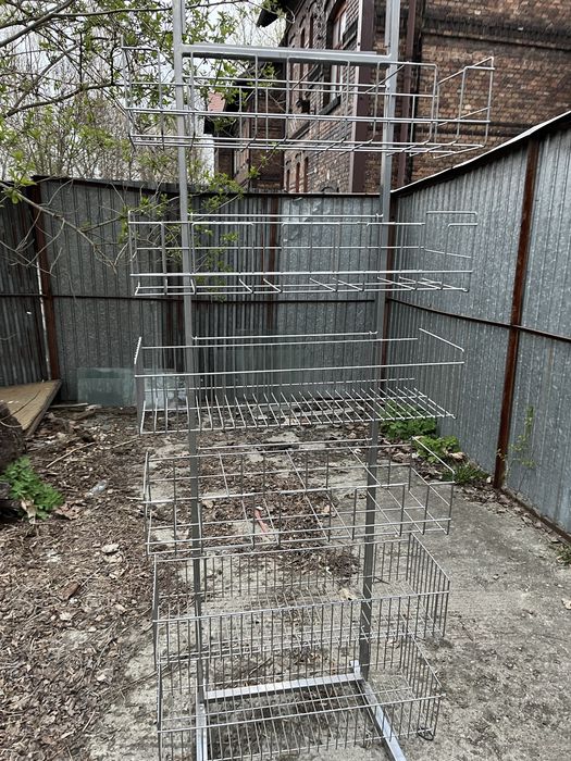 Półka metalowa z koszykami