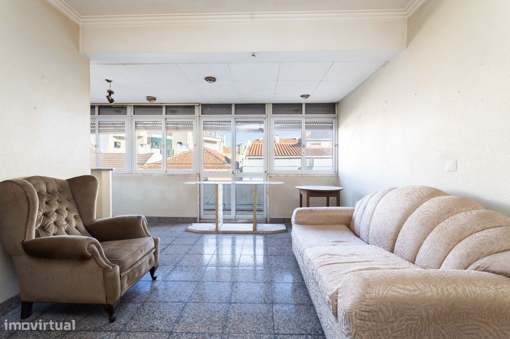 Amadora - centro, Apartamento T2 com Garagem e Sótão