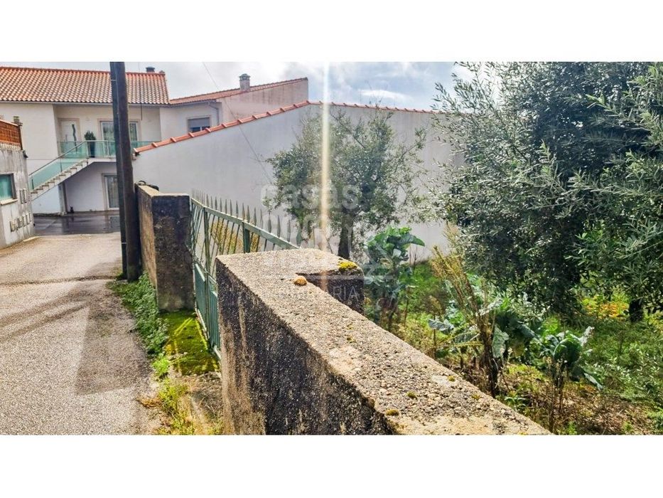 Terreno com Viabilidade de Construção - 456 m² | Próximo de Leiria