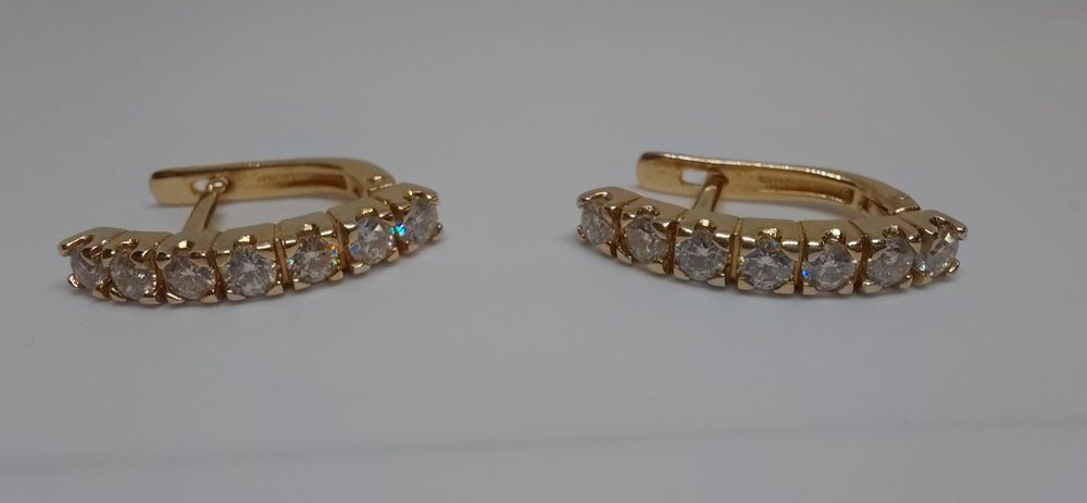 Золотые серьги с бриллиантами