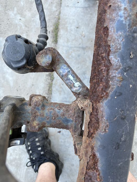 Hak do auta sprawny z tabliczką