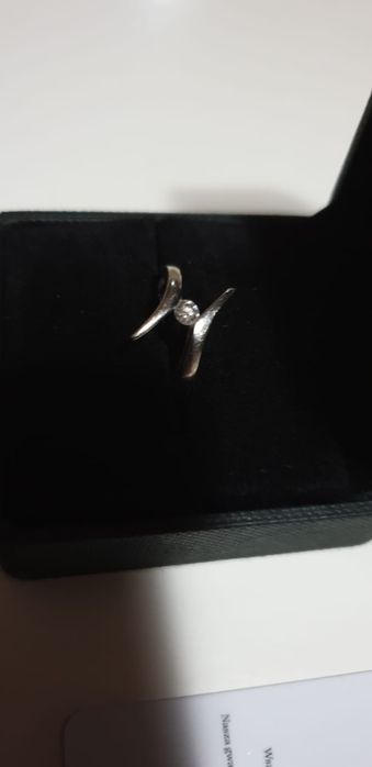 Pierścionek zaręczynowy Savicki . Białe złoto / diament