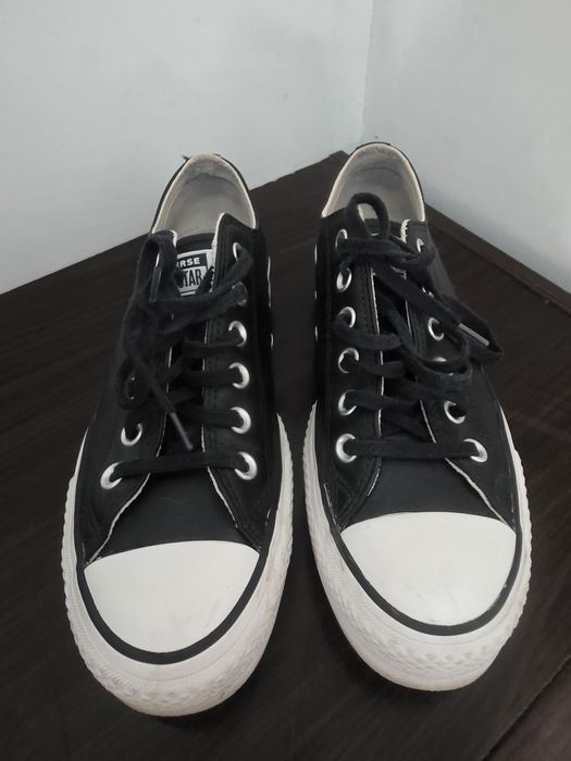Czarne skórzane converse na platformie